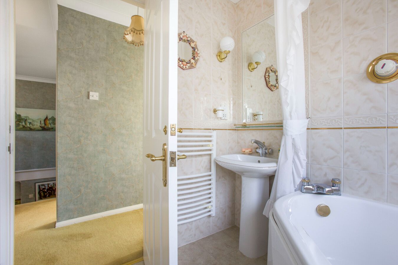 4 bedroom detached house Sale Agreed in Northaw - Photograph 36