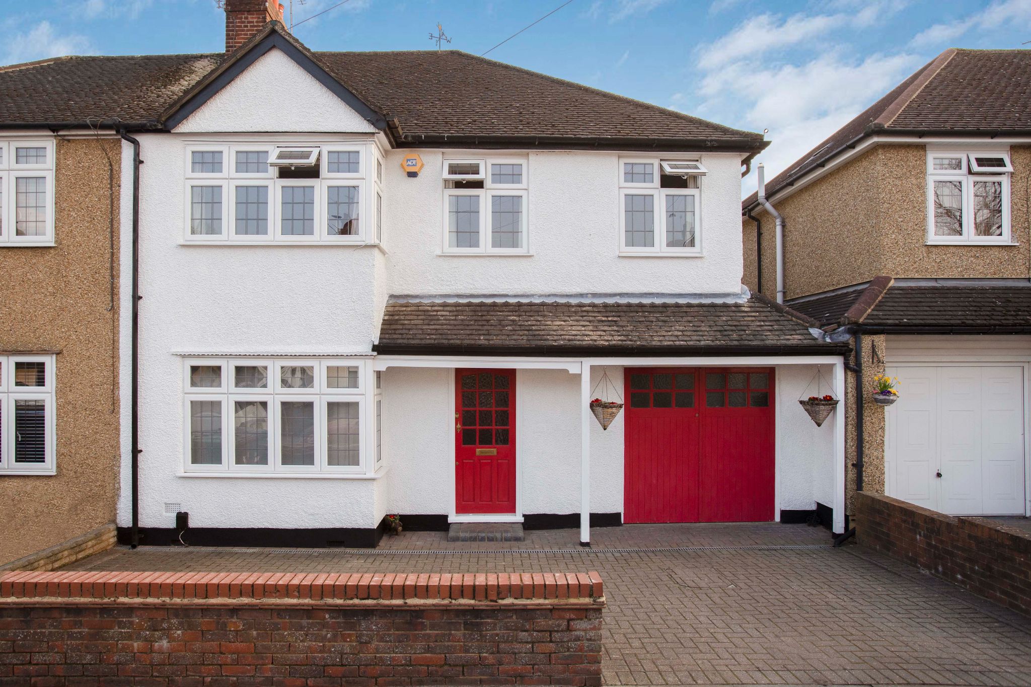 5 bedroom semi-detached house Sale Agreed in Potters Bar - Photograph 1