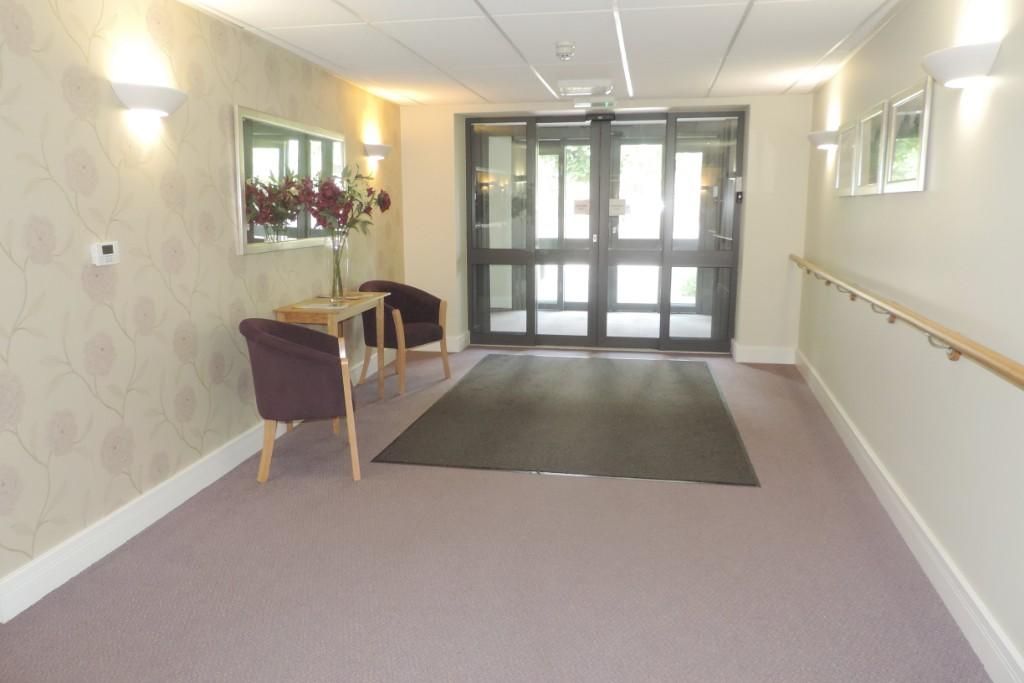2 bedroom ground floor flat/apartment For Sale in Potters Bar - Photograph 13