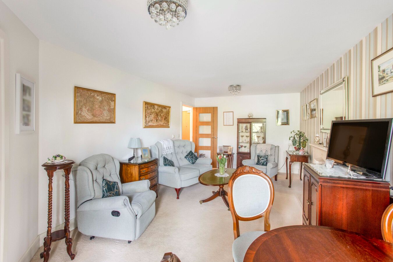2 bedroom ground floor flat/apartment For Sale in Potters Bar - Photograph 10
