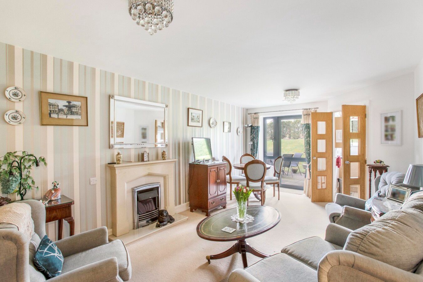 2 bedroom ground floor flat/apartment For Sale in Potters Bar - Photograph 3