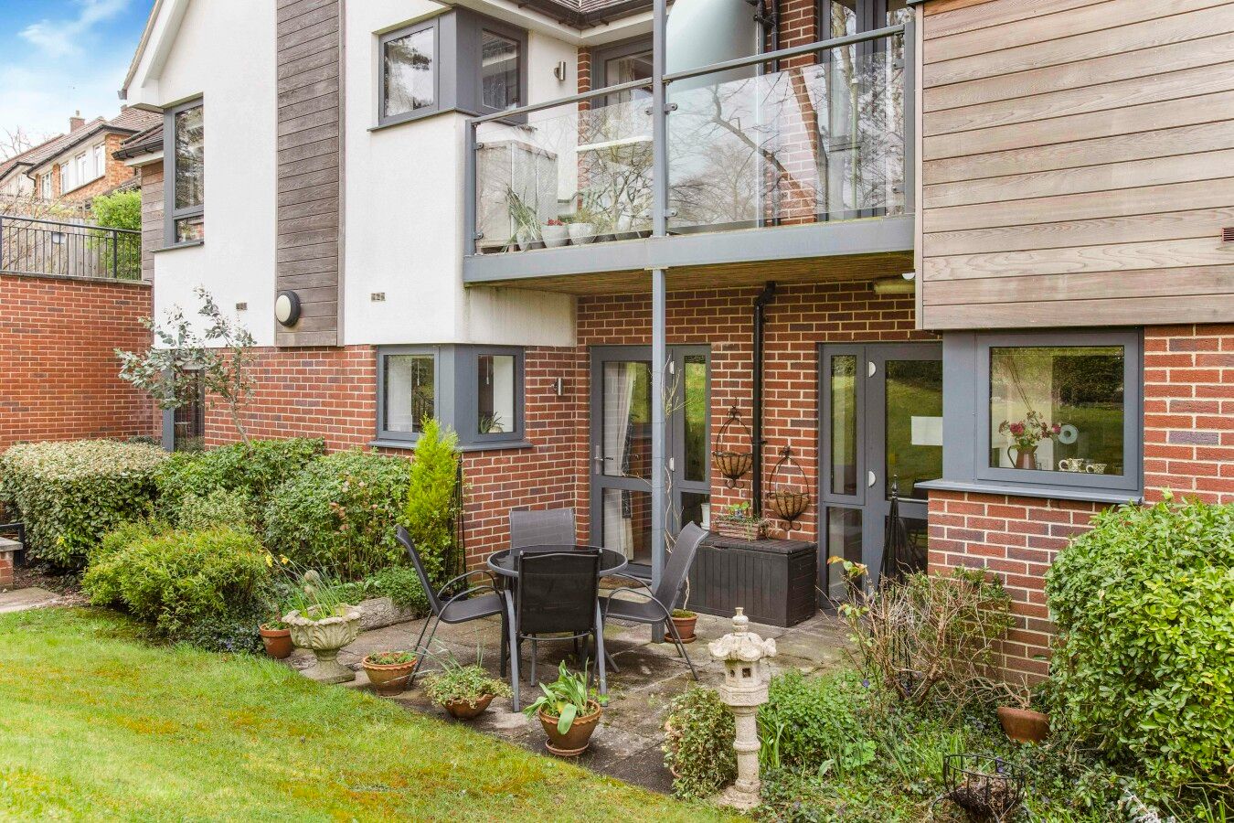 2 bedroom ground floor flat/apartment For Sale in Potters Bar - Photograph 15