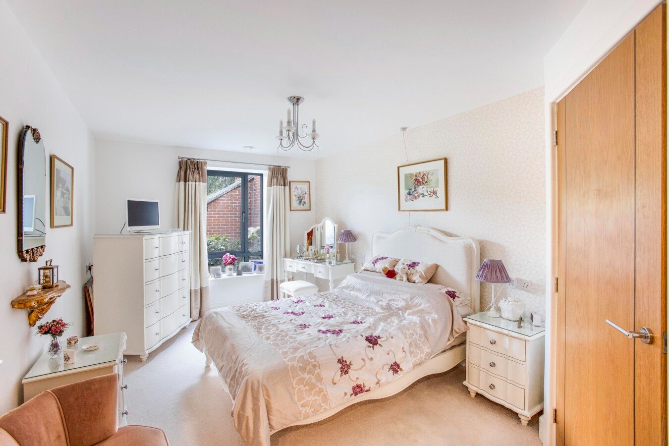2 bedroom ground floor flat/apartment For Sale in Potters Bar - Photograph 7