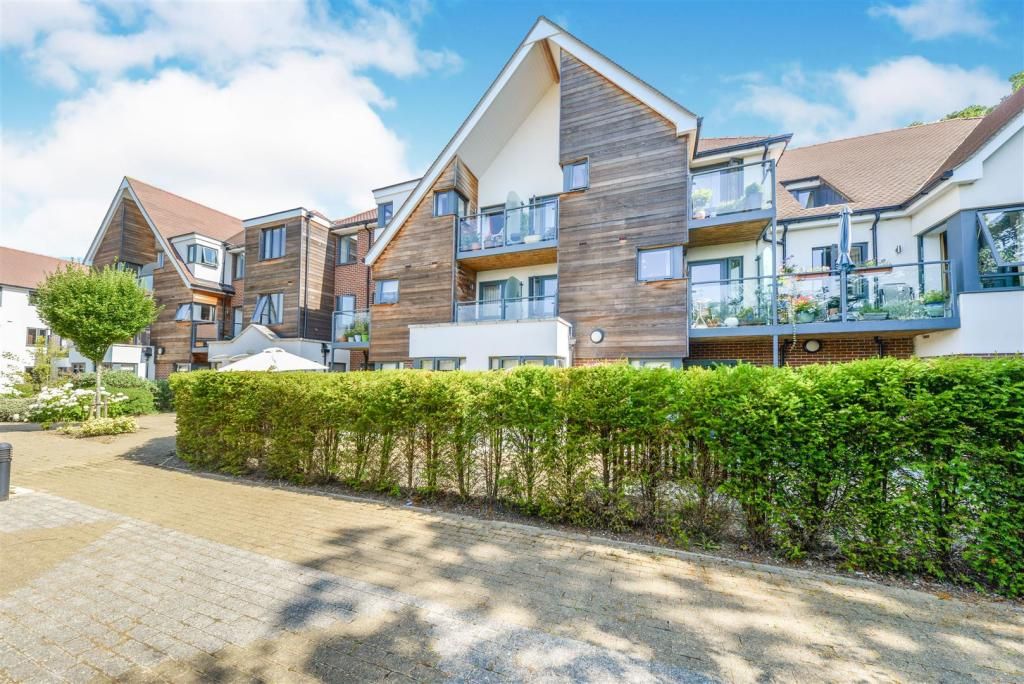2 bedroom ground floor flat/apartment For Sale in Potters Bar - Photograph 21