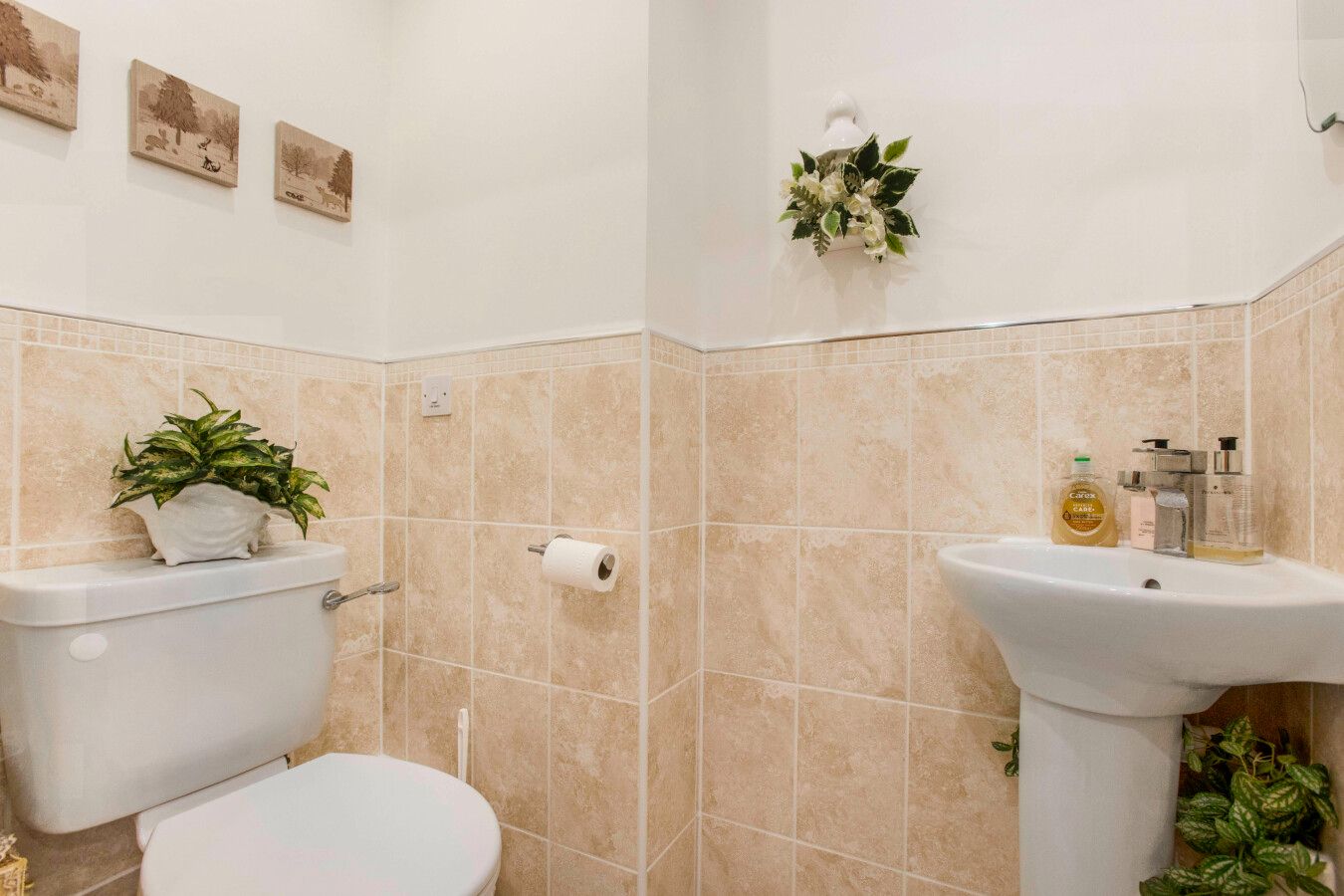 2 bedroom ground floor flat/apartment For Sale in Potters Bar - Photograph 12