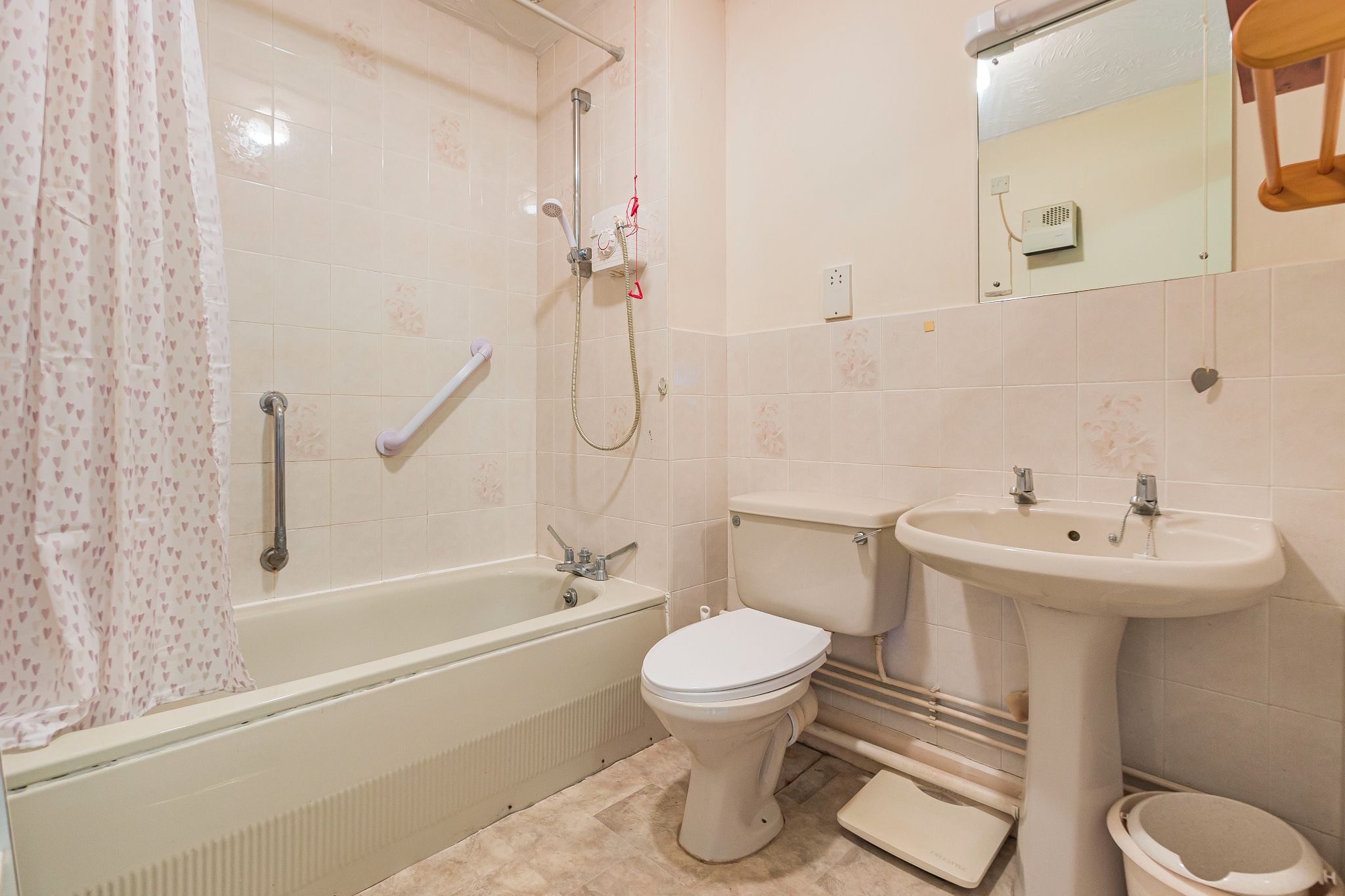 1 bedroom flat flat/apartment For Sale in Potters Bar - Photograph 2