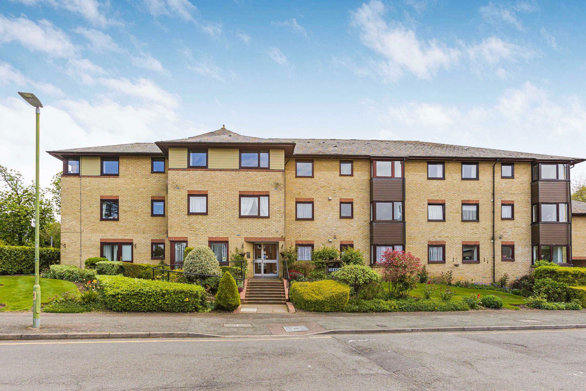 1 bedroom flat flat/apartment For Sale in Potters Bar - Photograph 8