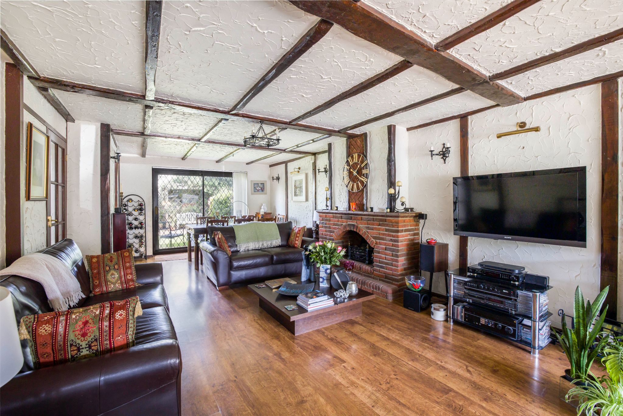 4 bedroom detached house Sale Agreed in Potters Bar - Photograph 12