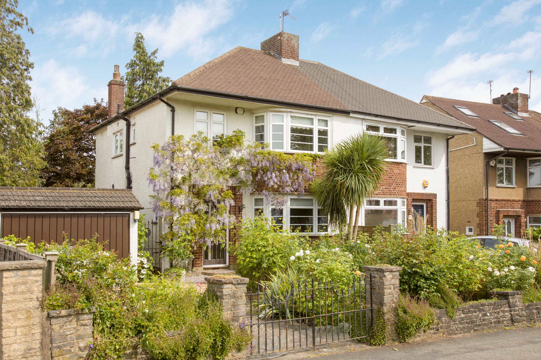 3 bedroom semi-detached house Sale Agreed in Potters Bar - Photograph 16