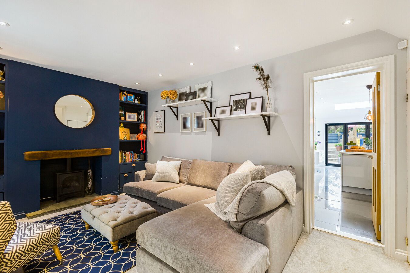 3 bedroom mid terraced house Sale Agreed in Potters Bar - Photograph 4