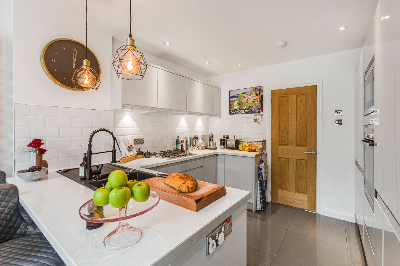 3 bedroom mid terraced house Sale Agreed in Potters Bar - Photograph 7