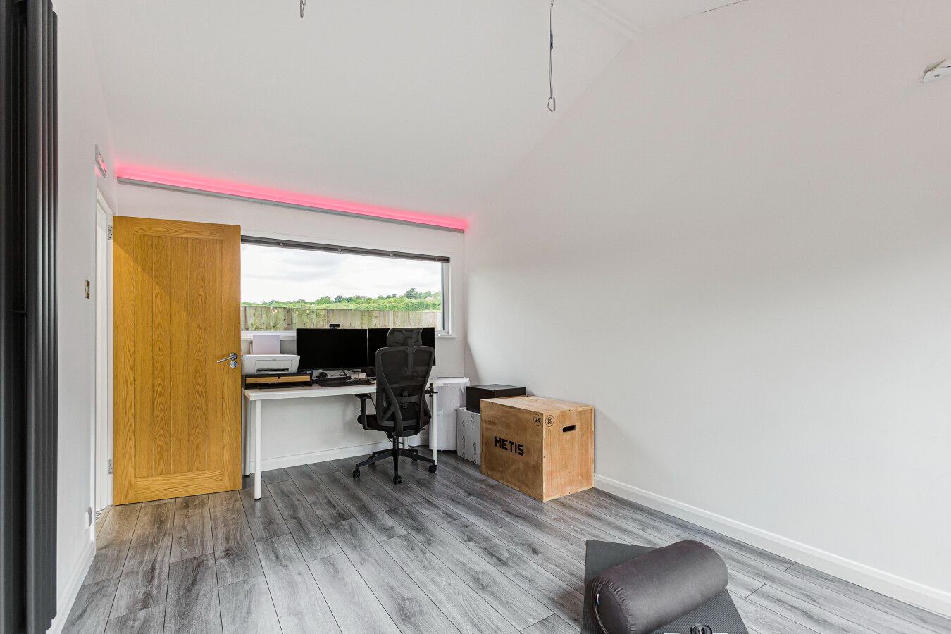 3 bedroom mid terraced house Sale Agreed in Potters Bar - Photograph 21