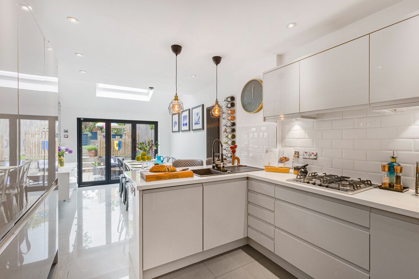 3 bedroom mid terraced house Sale Agreed in Potters Bar - Photograph 6