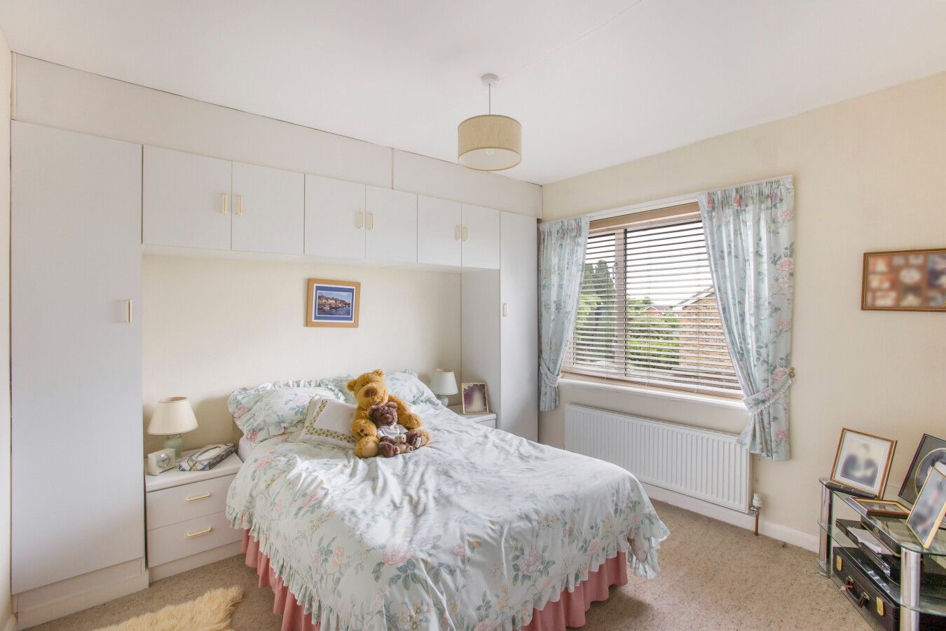 3 bedroom semi-detached house SSTC in Potters Bar - Photograph 9