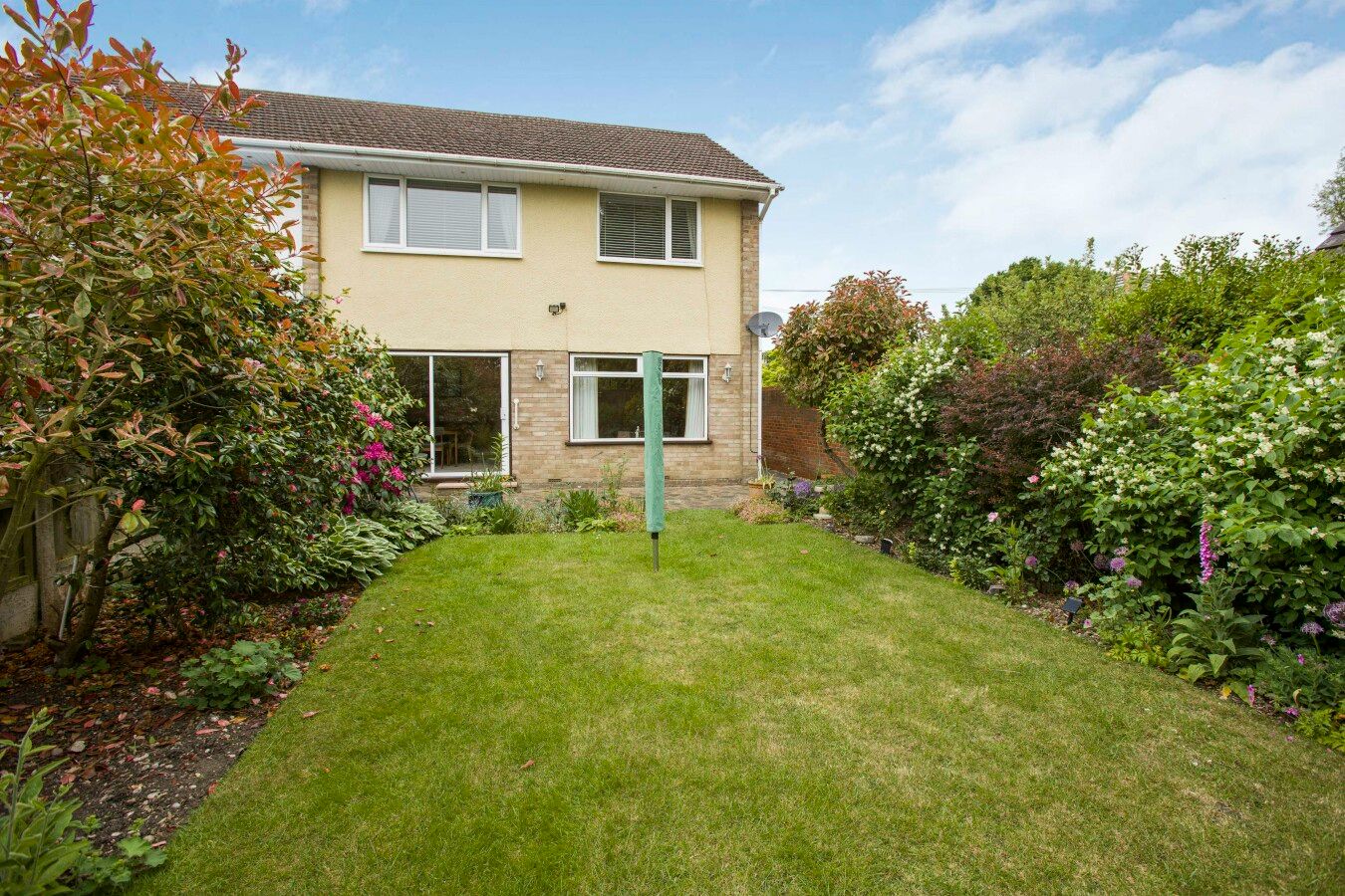 3 bedroom semi-detached house SSTC in Potters Bar - Photograph 7