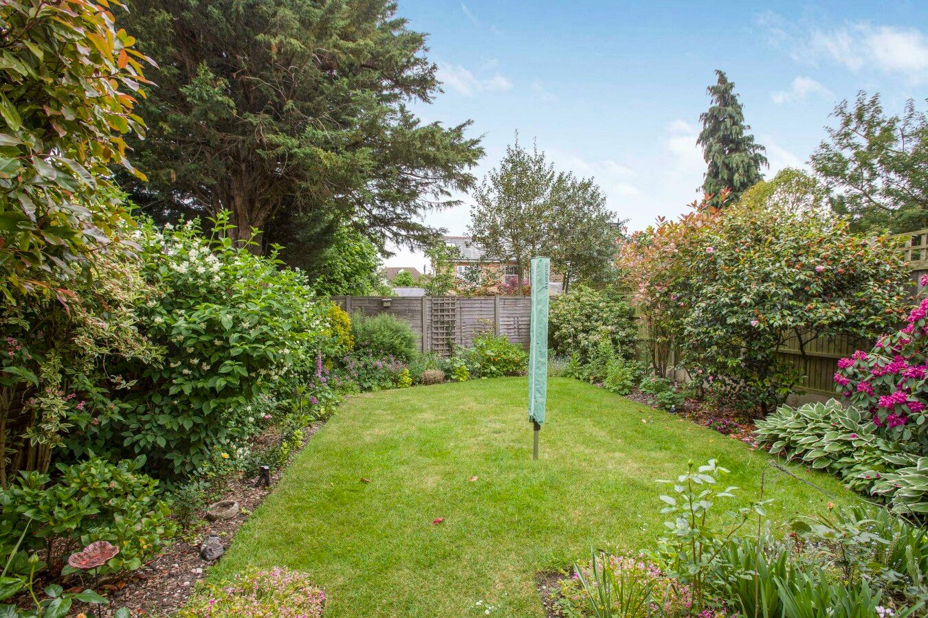 3 bedroom semi-detached house SSTC in Potters Bar - Photograph 5