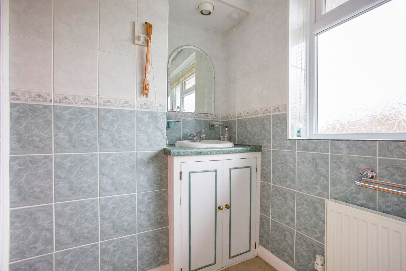 3 bedroom semi-detached house SSTC in Potters Bar - Photograph 12