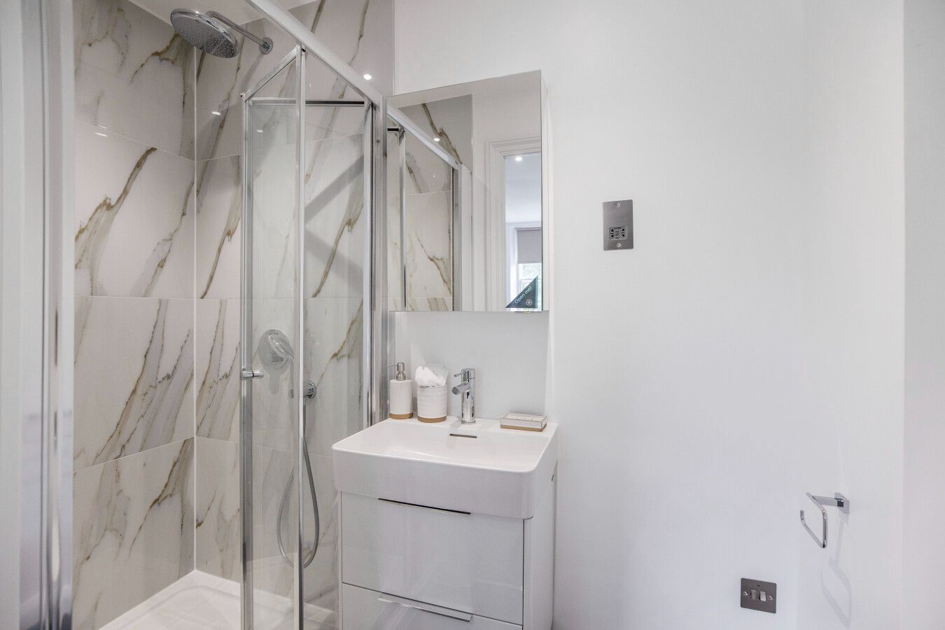 apartment flat/apartment To Let in South Mimms - Photograph 9