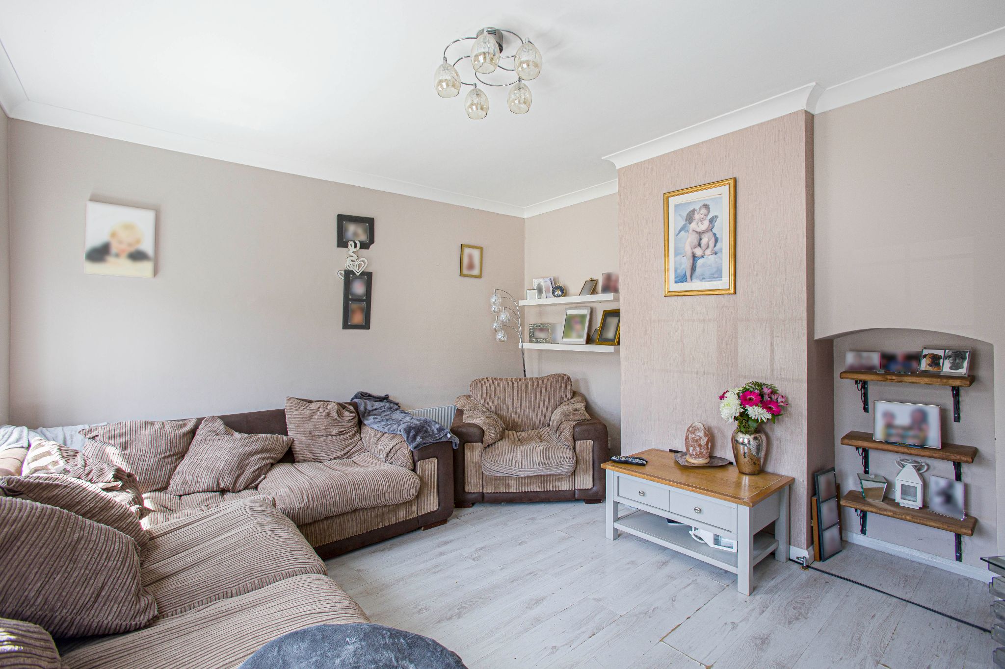 3 bedroom semi-detached house For Sale in Potters Bar - Photograph 16