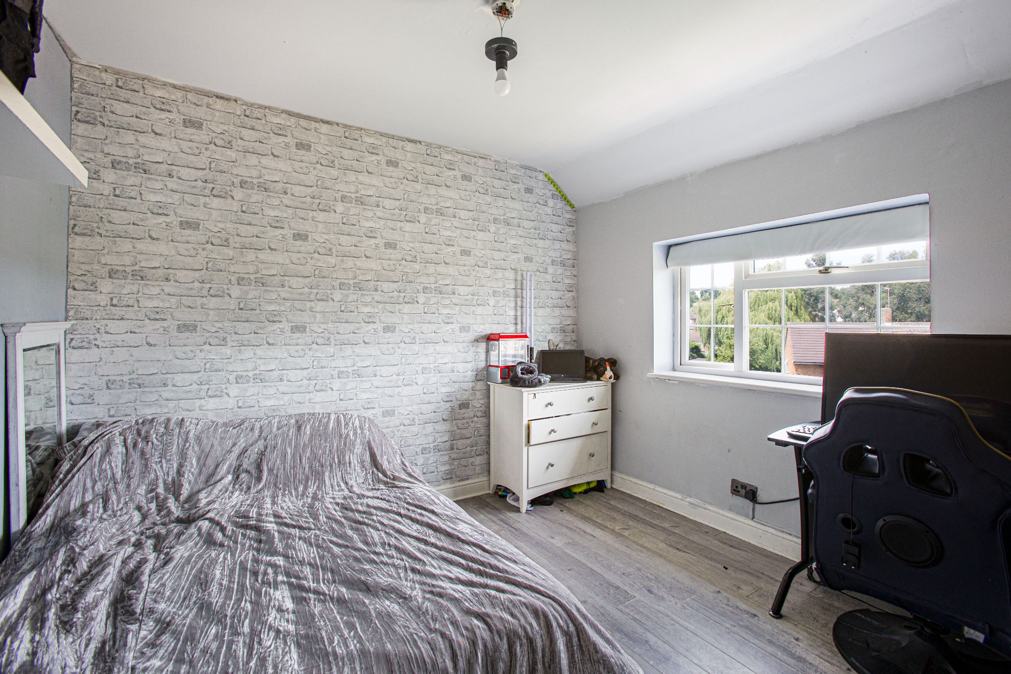 3 bedroom semi-detached house For Sale in Potters Bar - Photograph 9