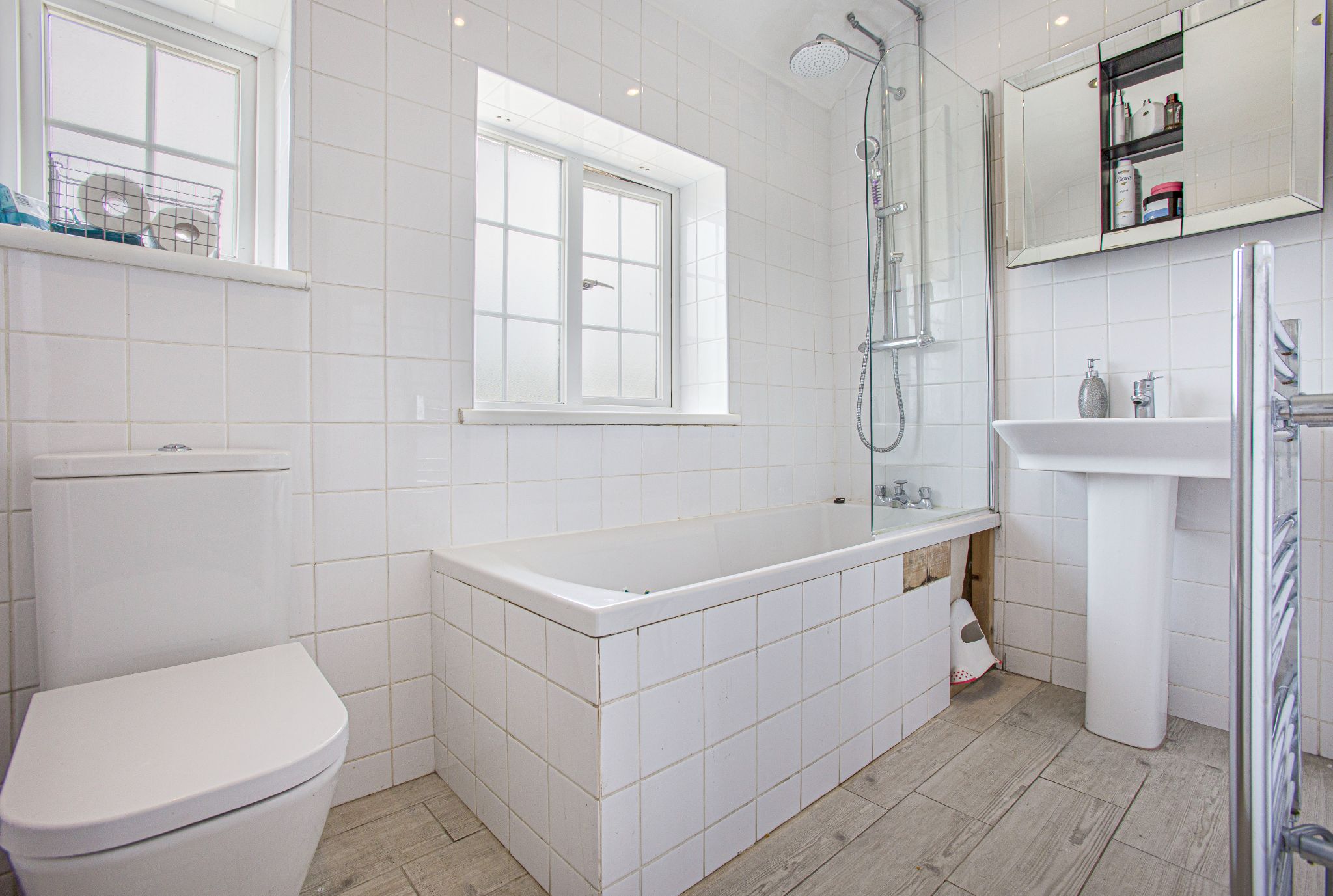 3 bedroom semi-detached house For Sale in Potters Bar - Photograph 13