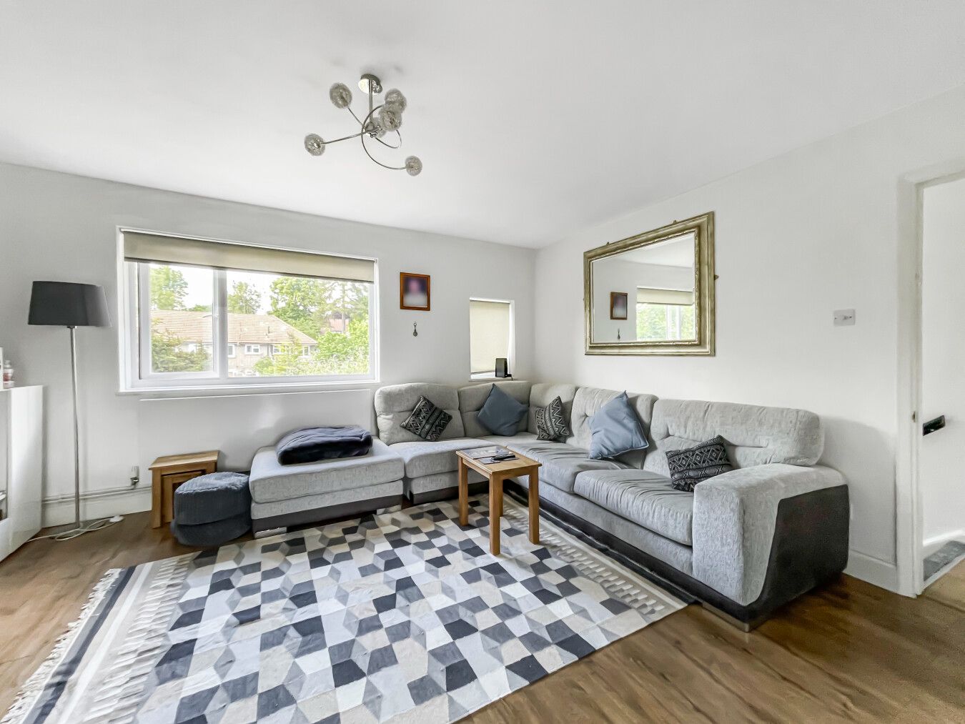2 bedroom maisonette flat/apartment For Sale in Potters Bar - Photograph 5