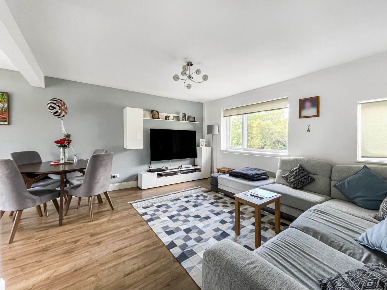 2 bedroom maisonette flat/apartment For Sale in Potters Bar - Photograph 2