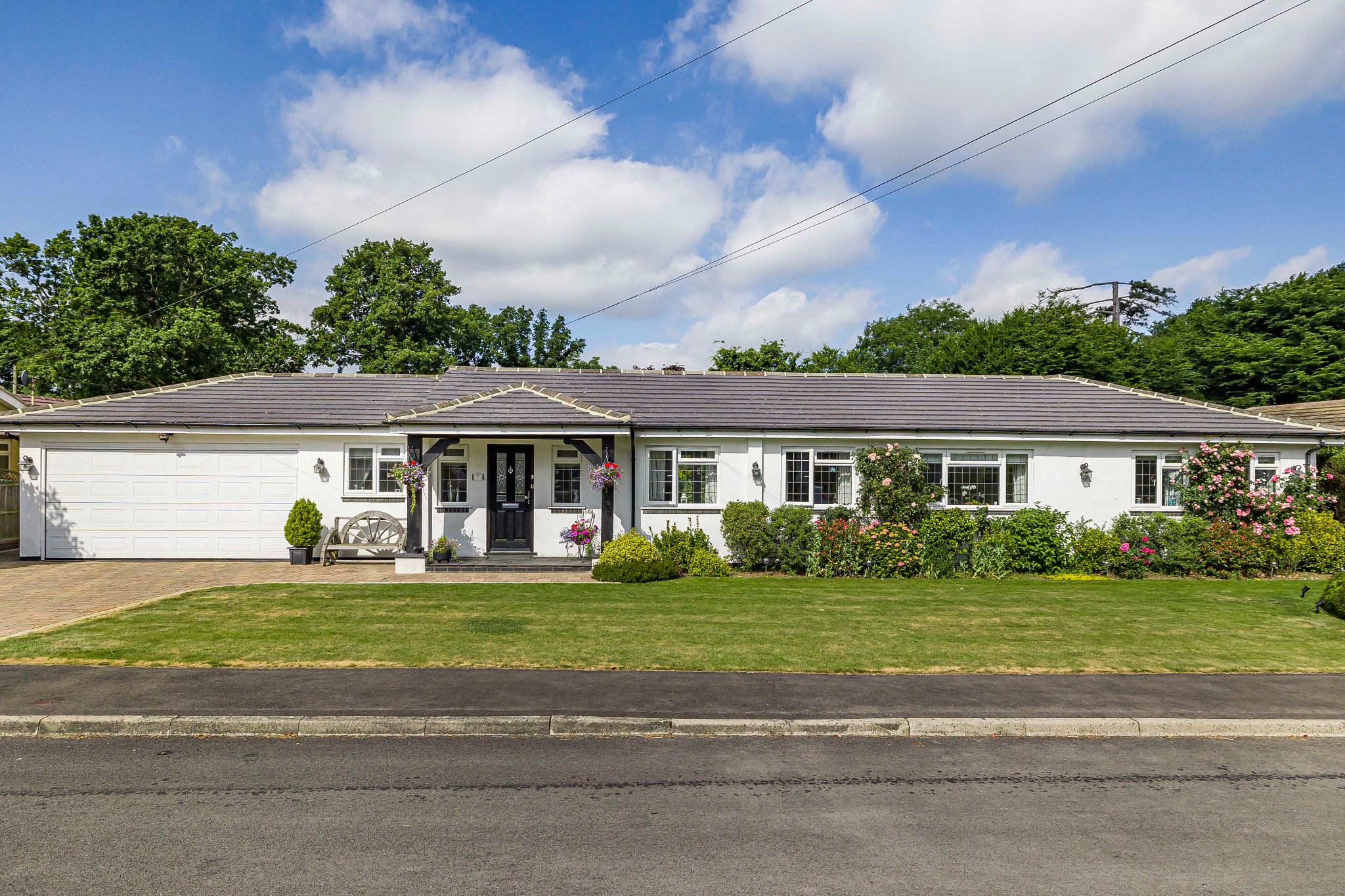 3 bedroom detached bungalow Sale Agreed in Brookmans Park - Photograph 20