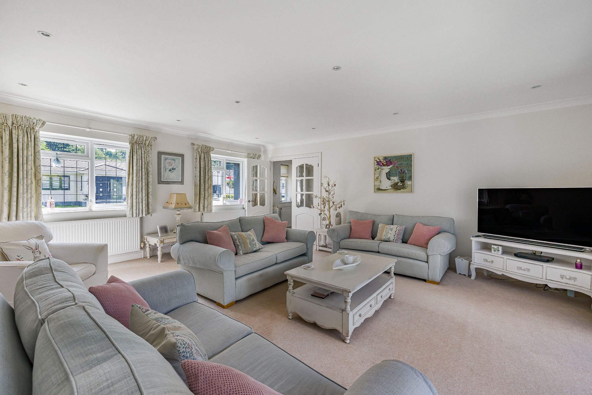 3 bedroom detached bungalow Sale Agreed in Brookmans Park - Photograph 23