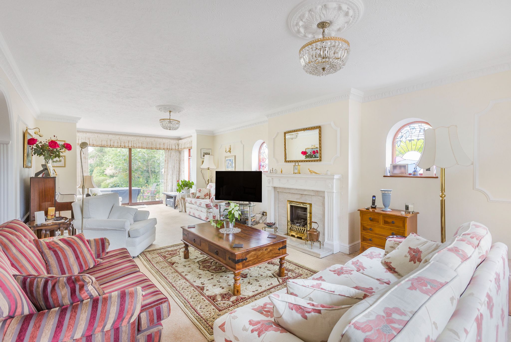 4 bedroom detached house Sale Agreed in Brookmans Park - Photograph 15