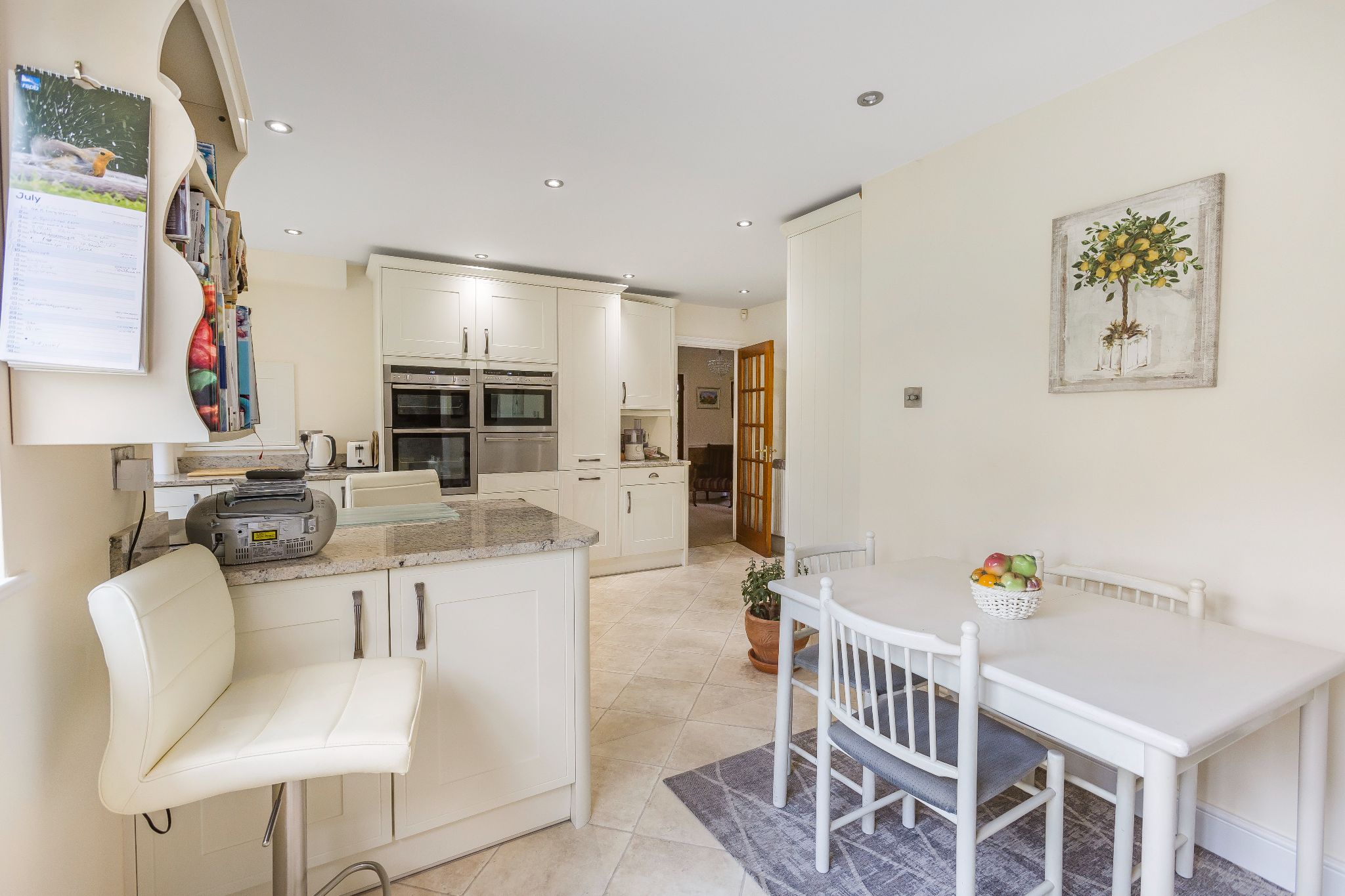 4 bedroom detached house Sale Agreed in Brookmans Park - Photograph 20