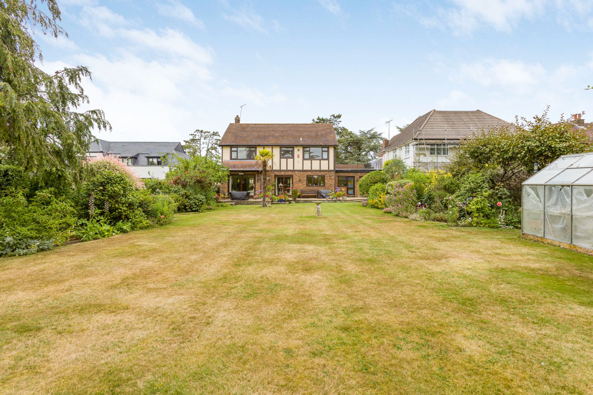 4 bedroom detached house Sale Agreed in Brookmans Park - Photograph 24