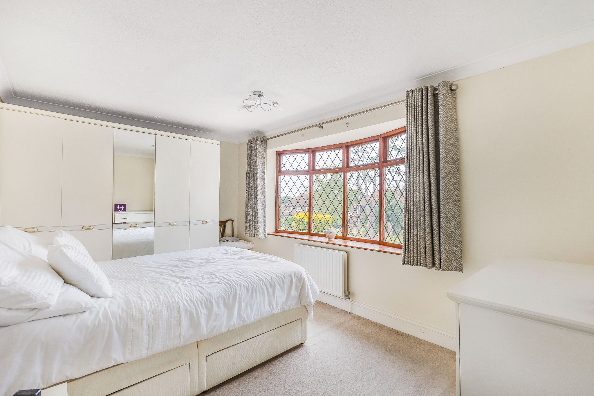 4 bedroom detached house Sale Agreed in Brookmans Park - Photograph 27
