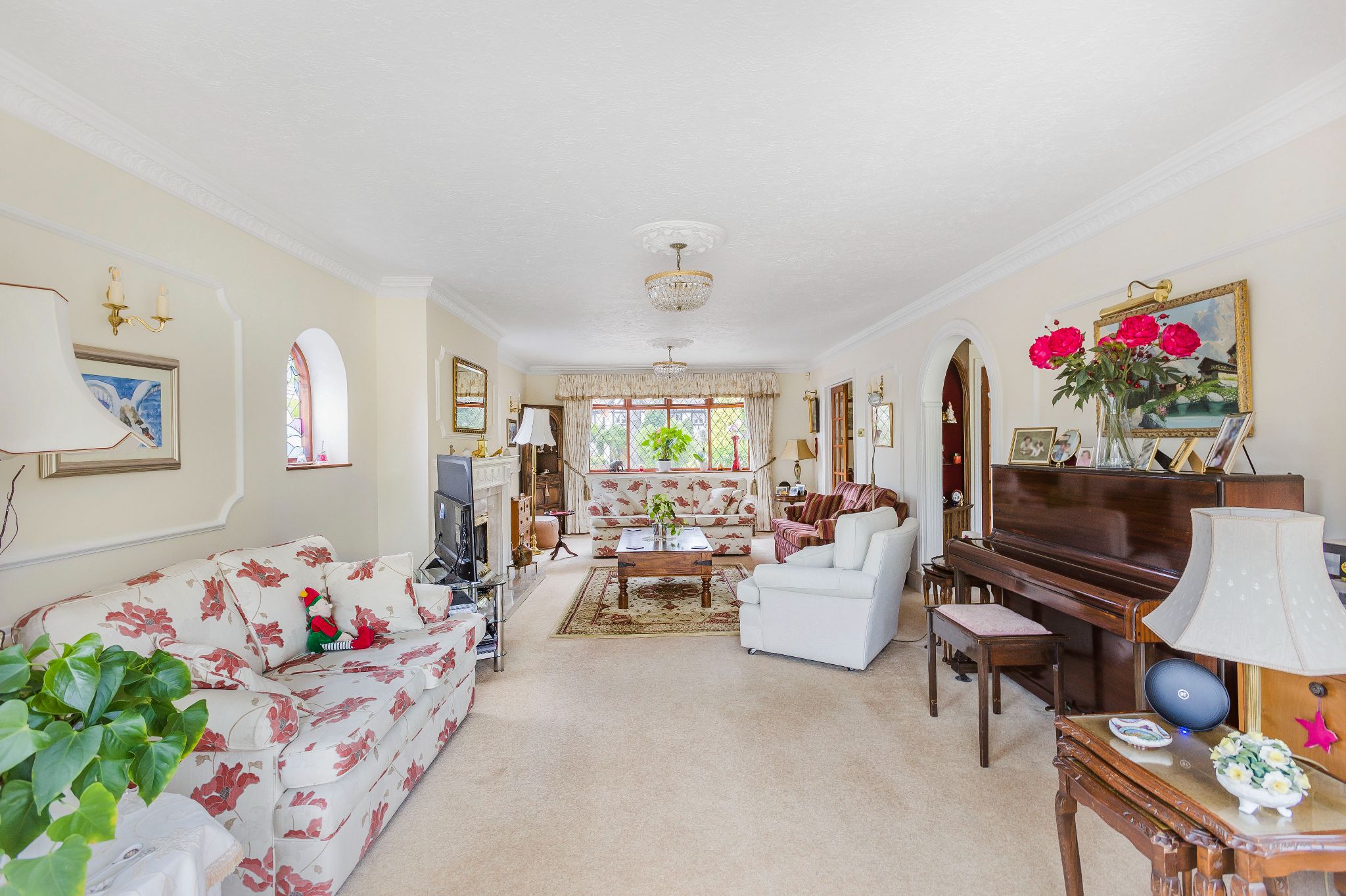 4 bedroom detached house Sale Agreed in Brookmans Park - Photograph 16