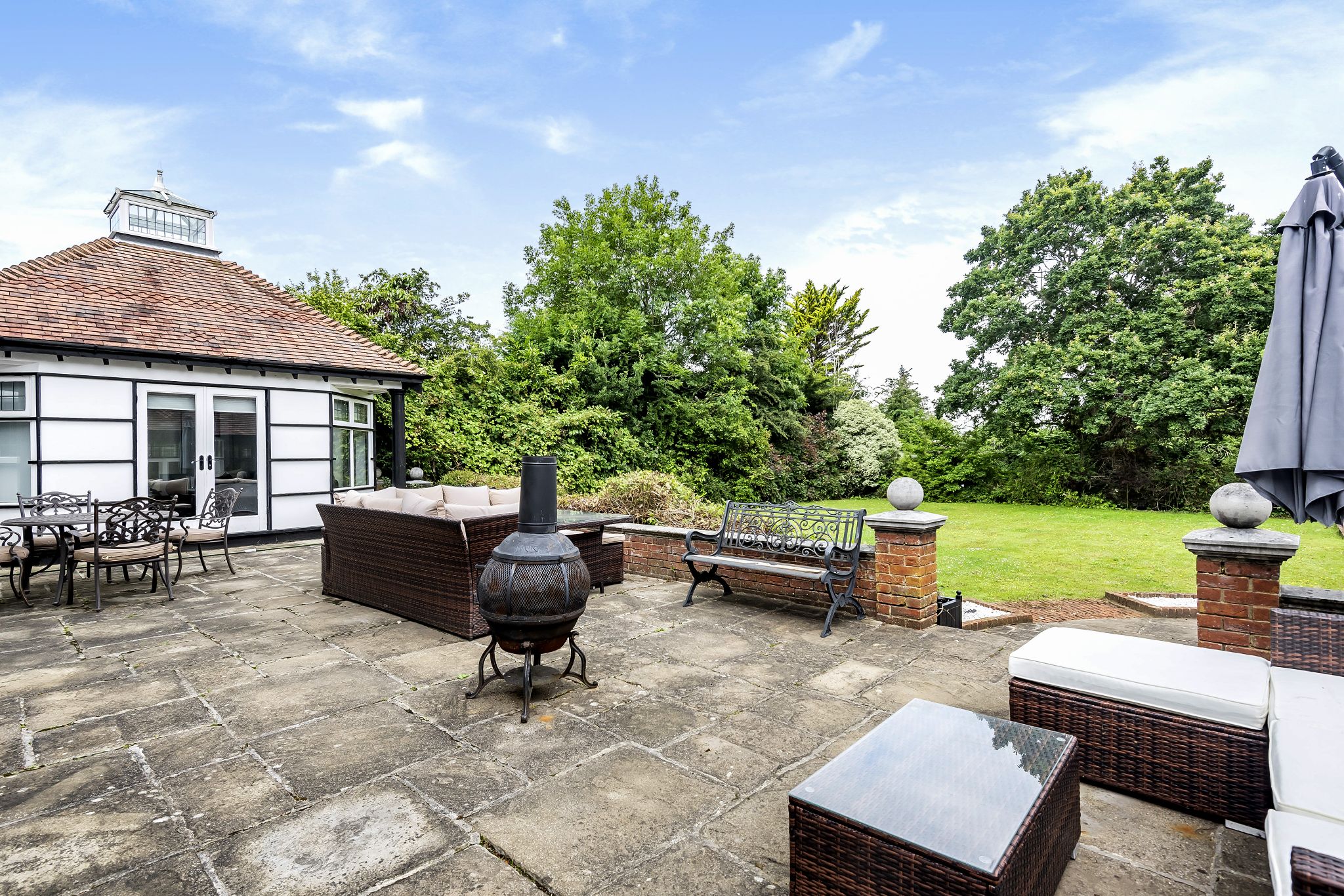 5 bedroom detached house For Sale in Potters Bar - Photograph 27