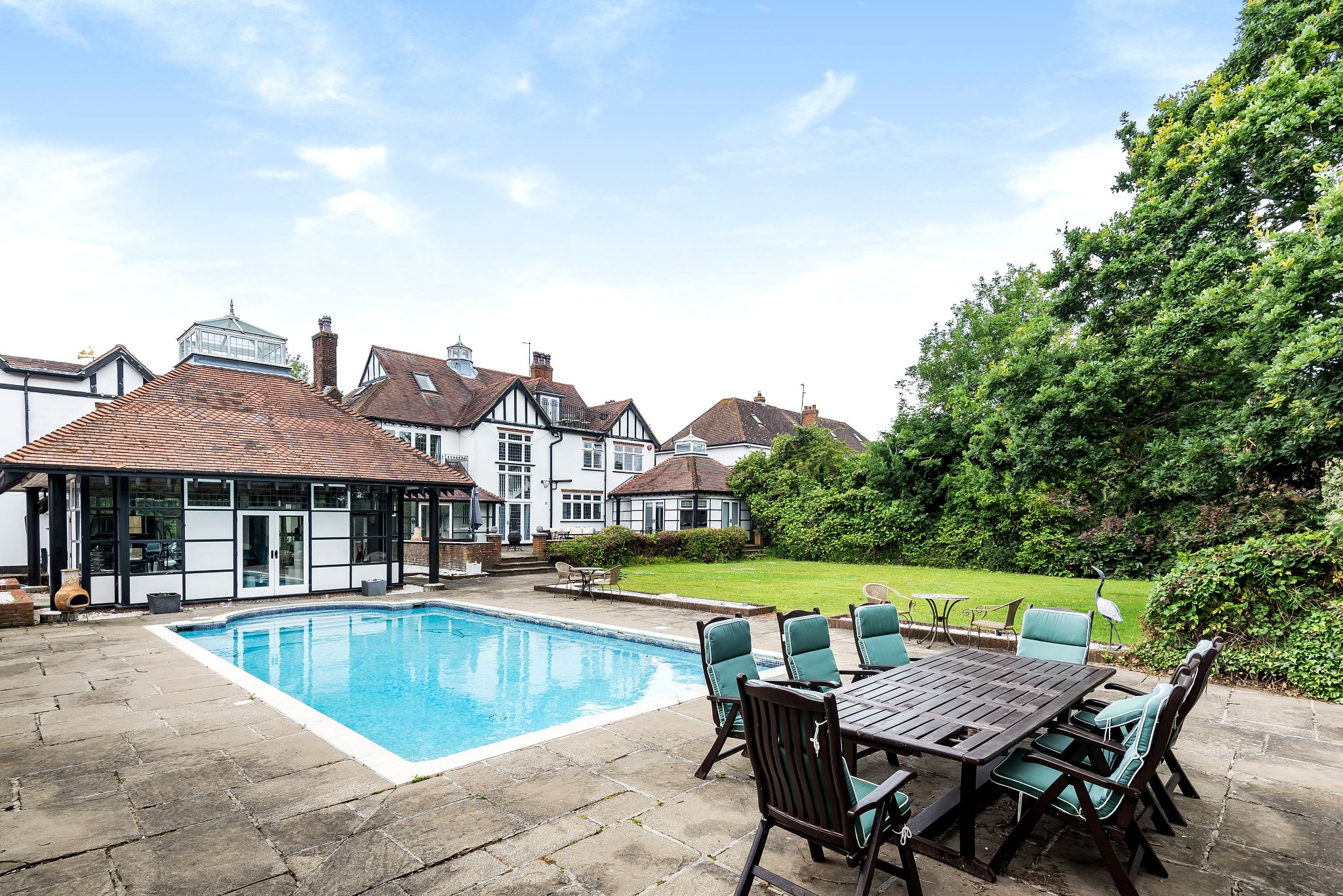 5 bedroom detached house For Sale in Potters Bar - Photograph 28