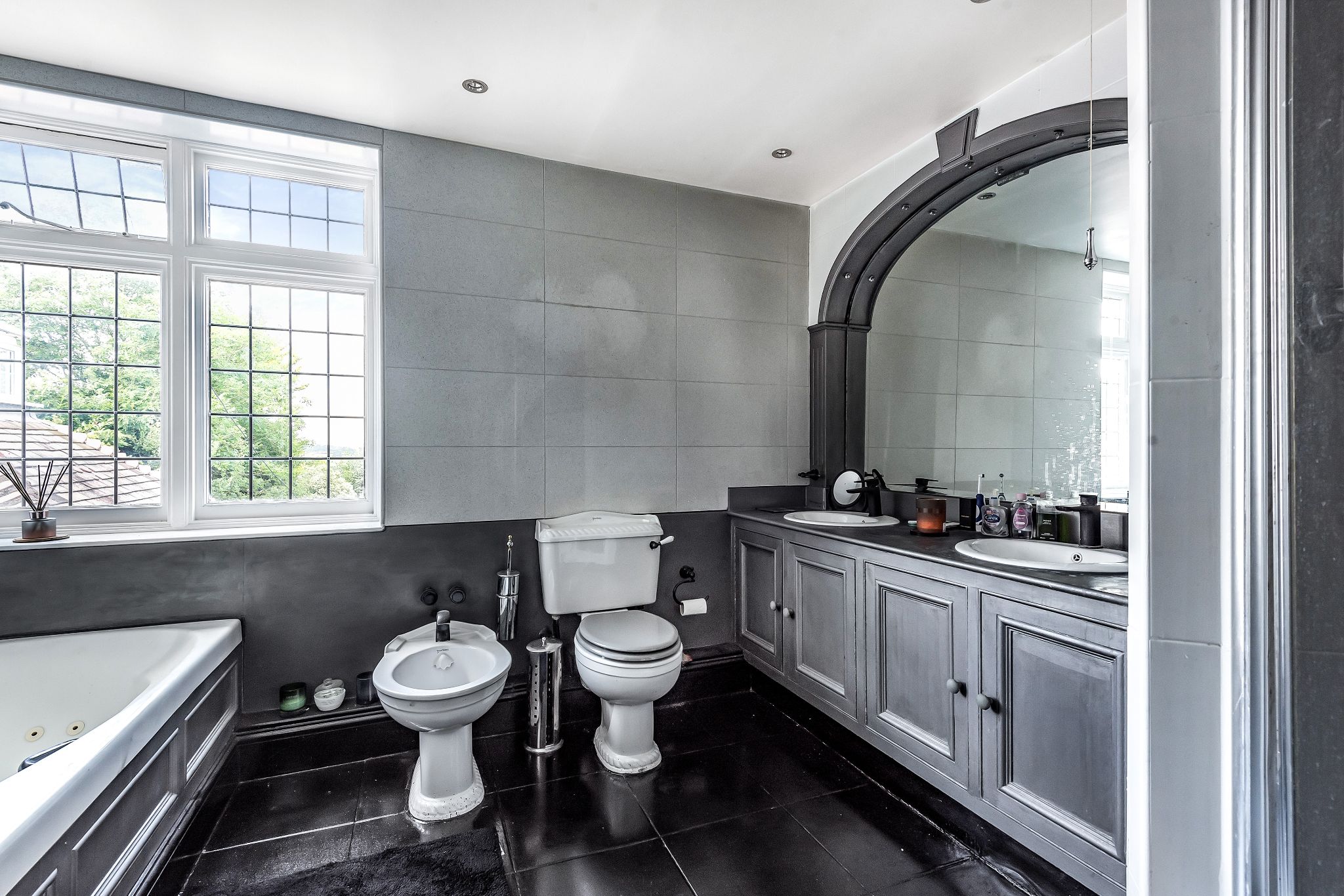 5 bedroom detached house For Sale in Potters Bar - Photograph 32