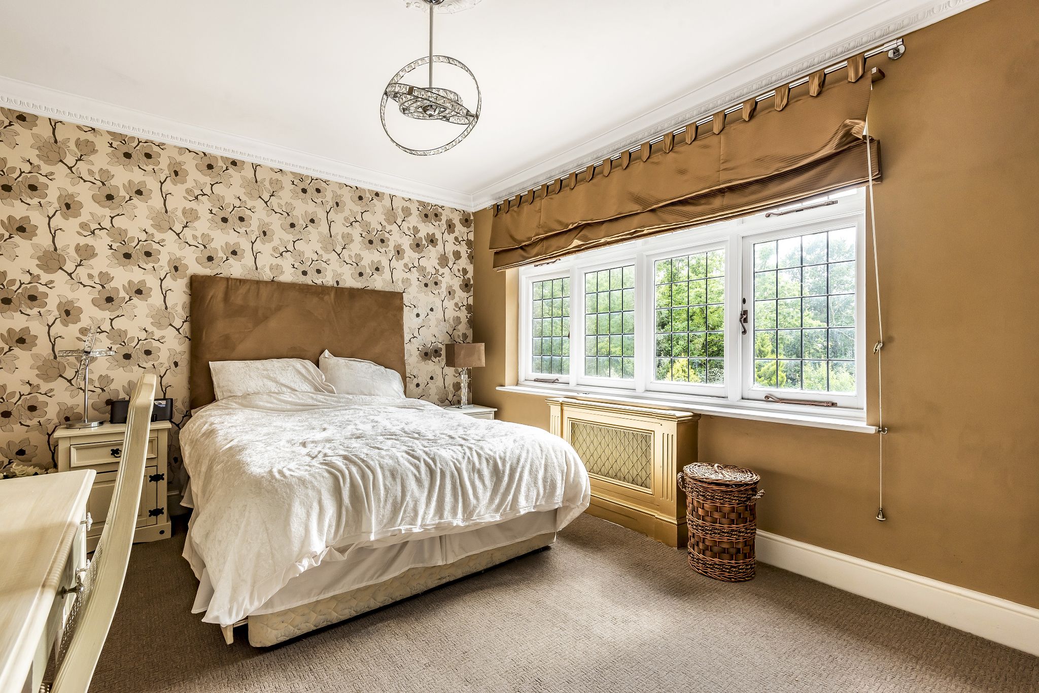 5 bedroom detached house For Sale in Potters Bar - Photograph 31