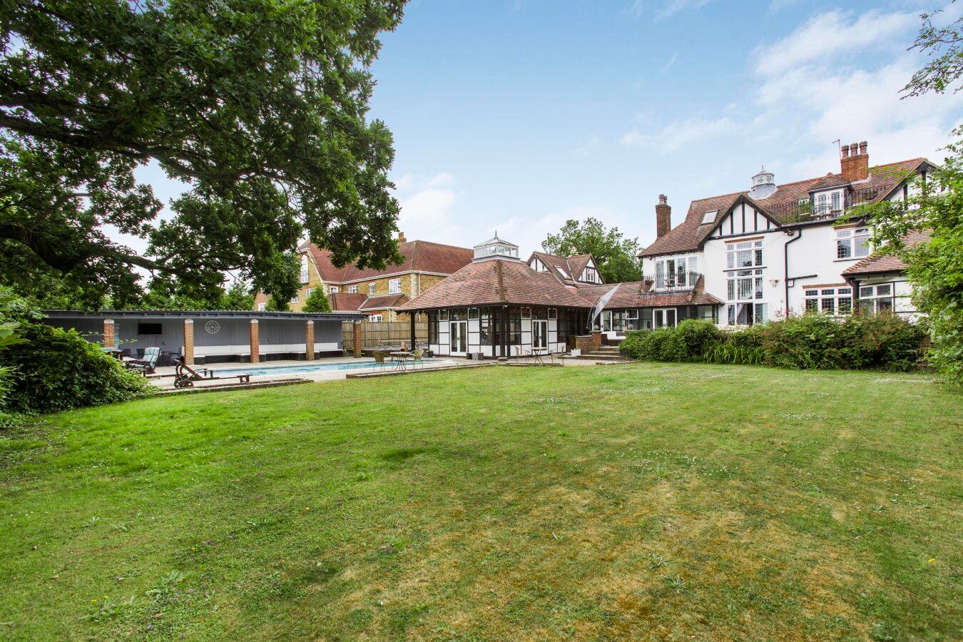 5 bedroom detached house For Sale in Potters Bar - Photograph 2