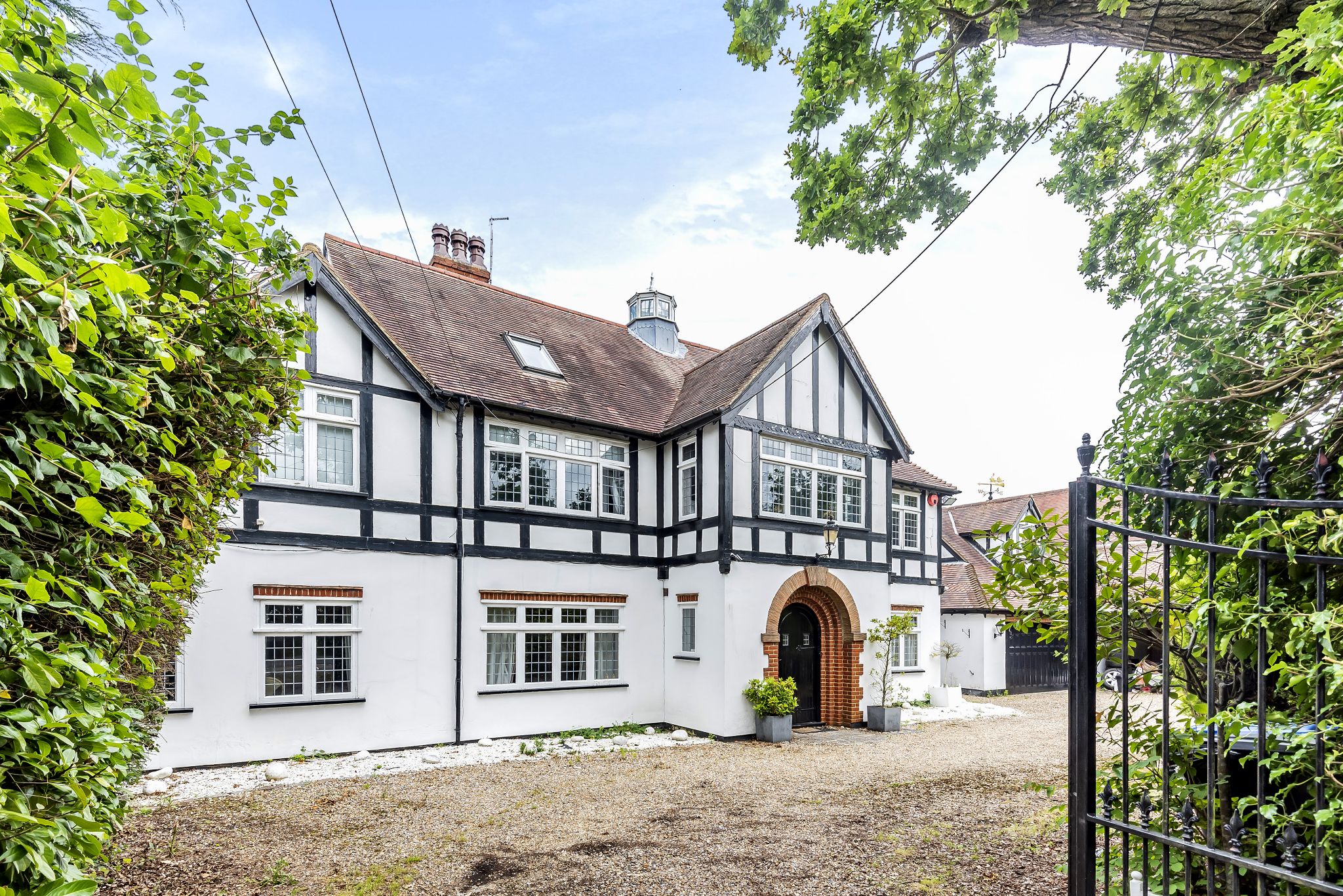 5 bedroom detached house For Sale in Potters Bar - Photograph 53