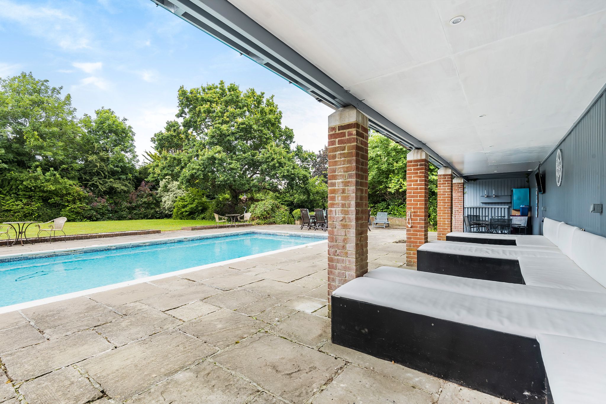 5 bedroom detached house For Sale in Potters Bar - Photograph 45