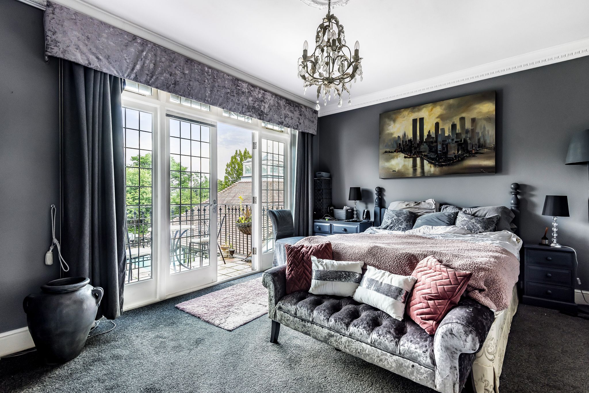 5 bedroom detached house For Sale in Potters Bar - Photograph 37