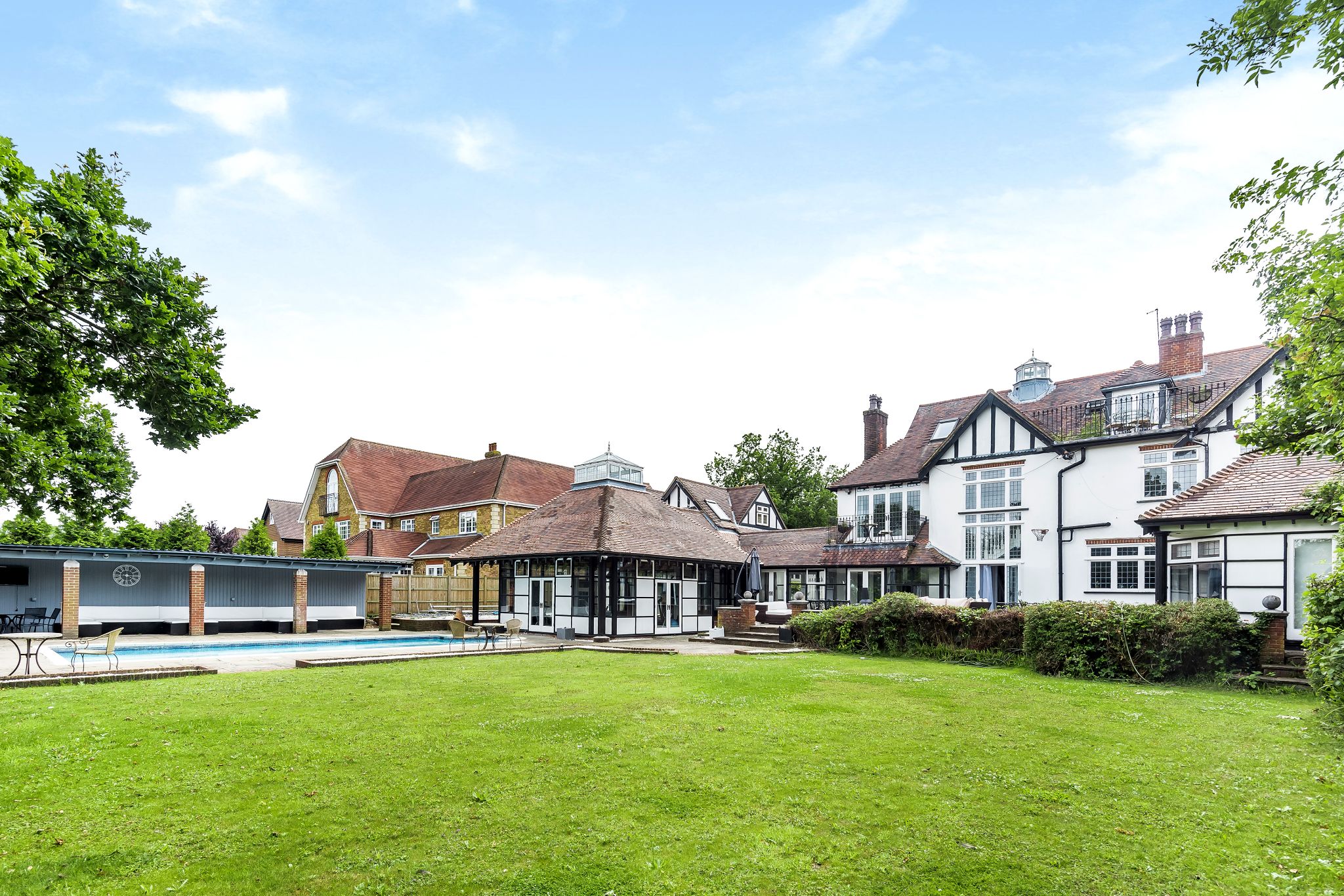 5 bedroom detached house For Sale in Potters Bar - Photograph 33
