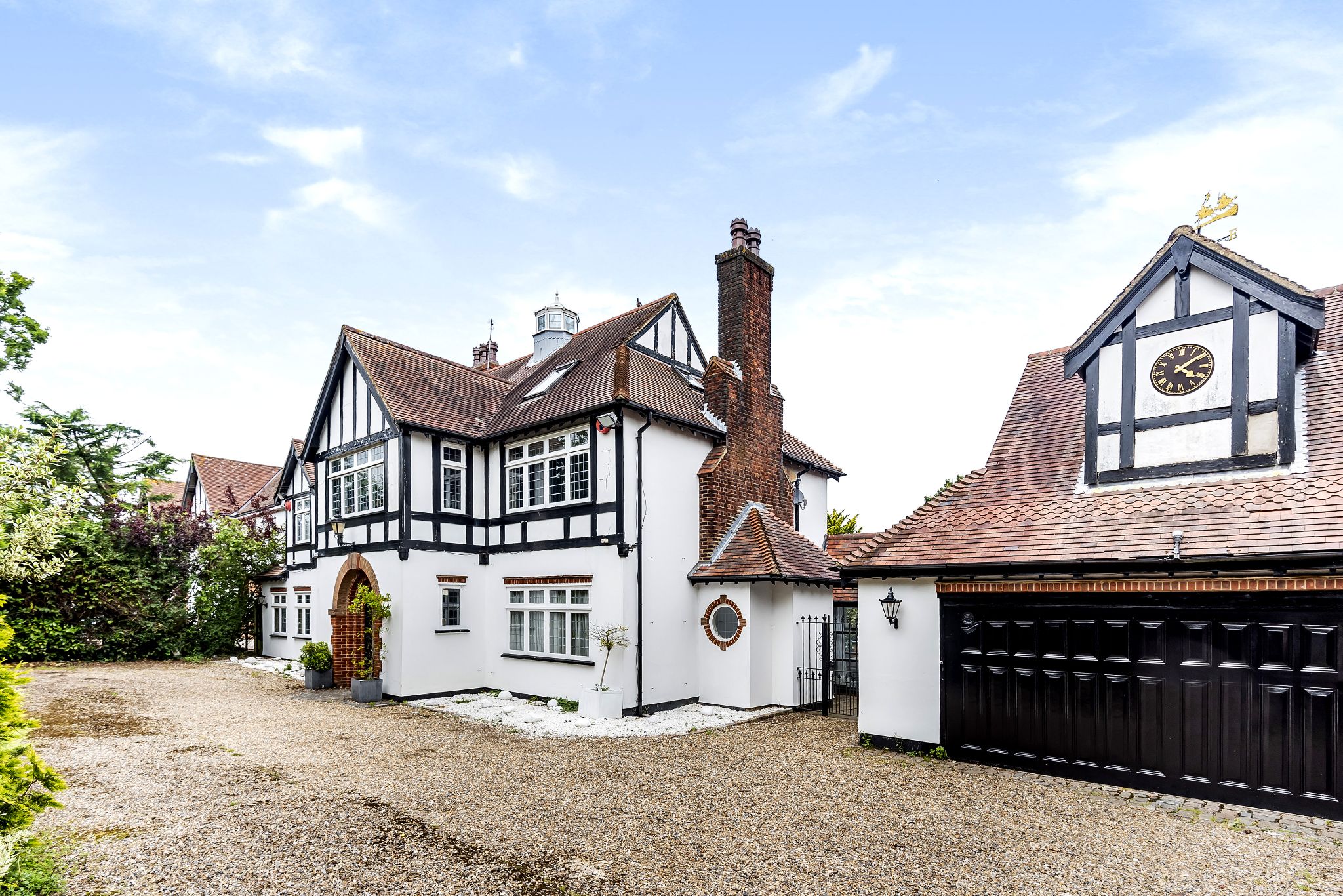 5 bedroom detached house For Sale in Potters Bar - Photograph 47