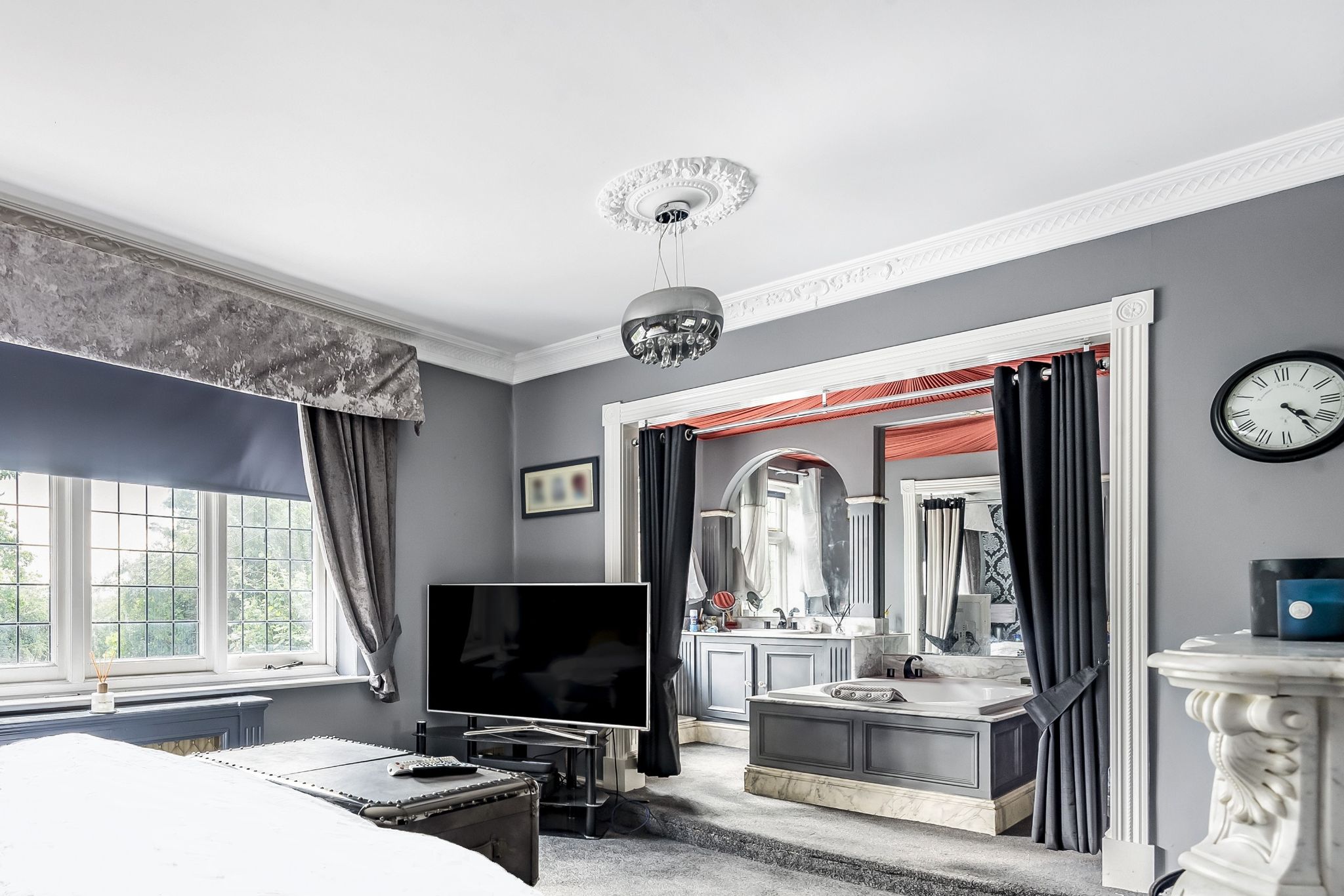 5 bedroom detached house For Sale in Potters Bar - Photograph 19