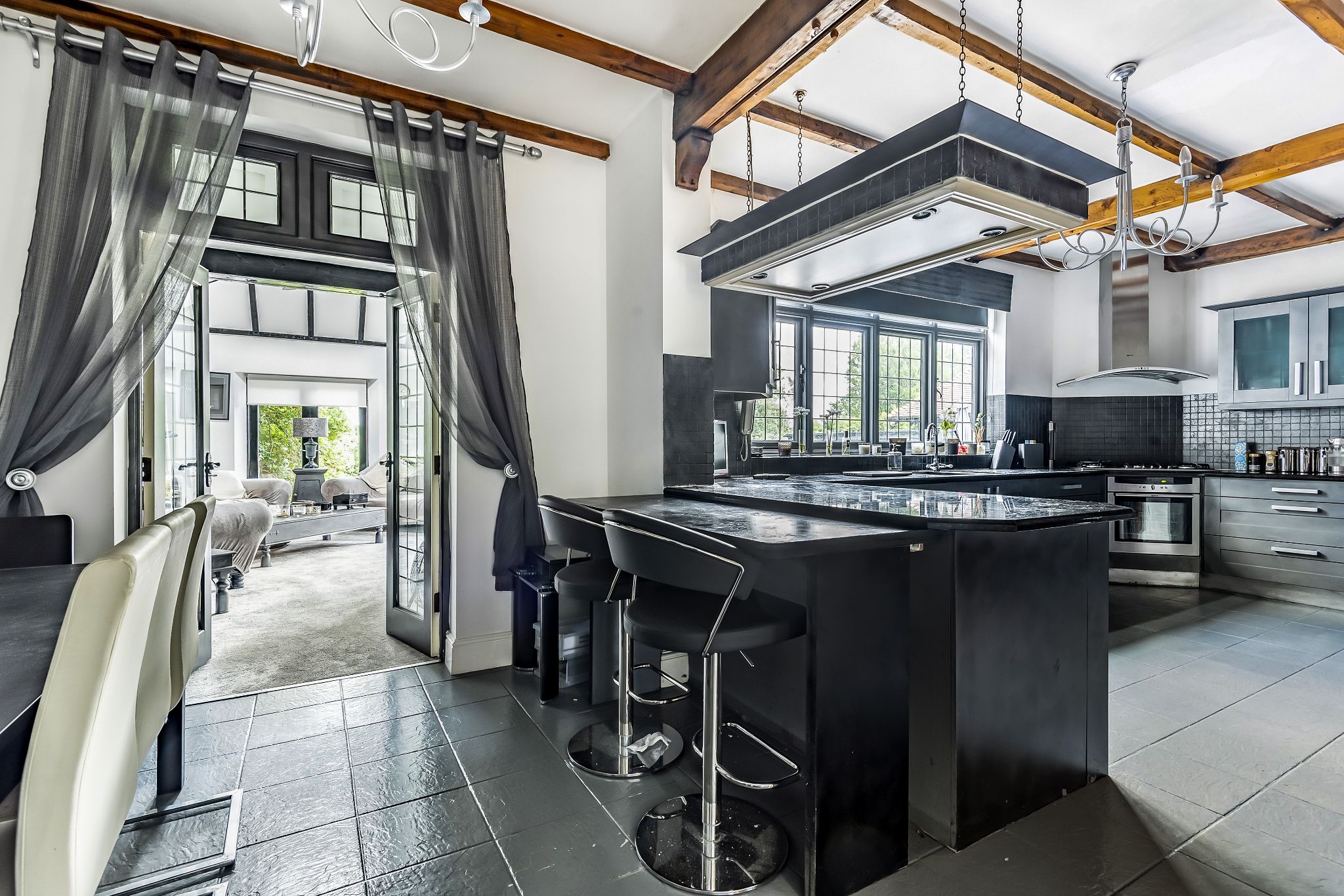 5 bedroom detached house For Sale in Potters Bar - Photograph 39