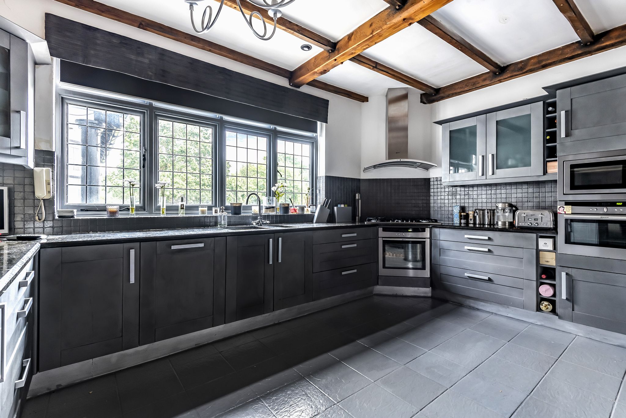 5 bedroom detached house For Sale in Potters Bar - Photograph 43