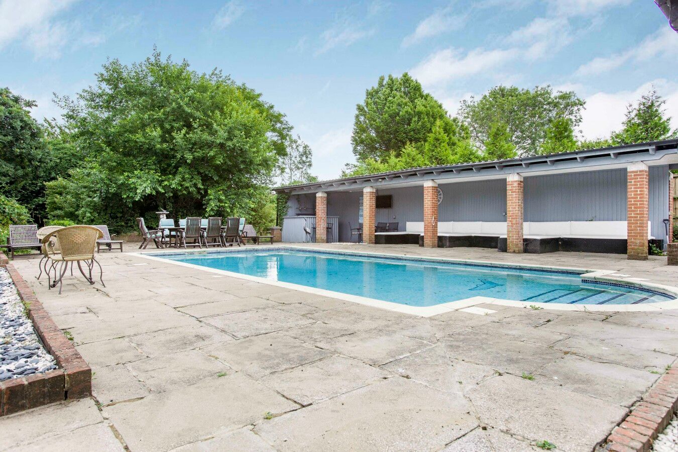 5 bedroom detached house For Sale in Potters Bar - Photograph 5