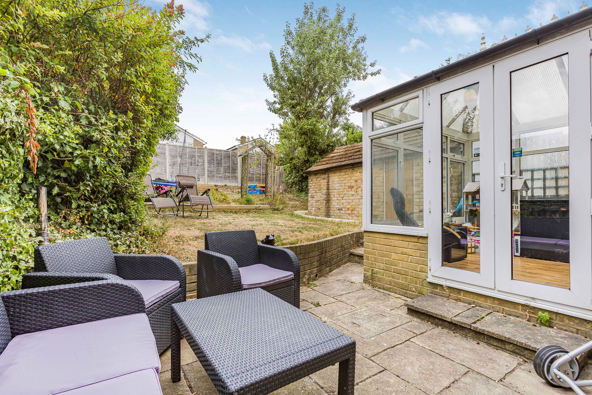 3 bedroom semi-detached house For Sale in Potters Bar - Photograph 7