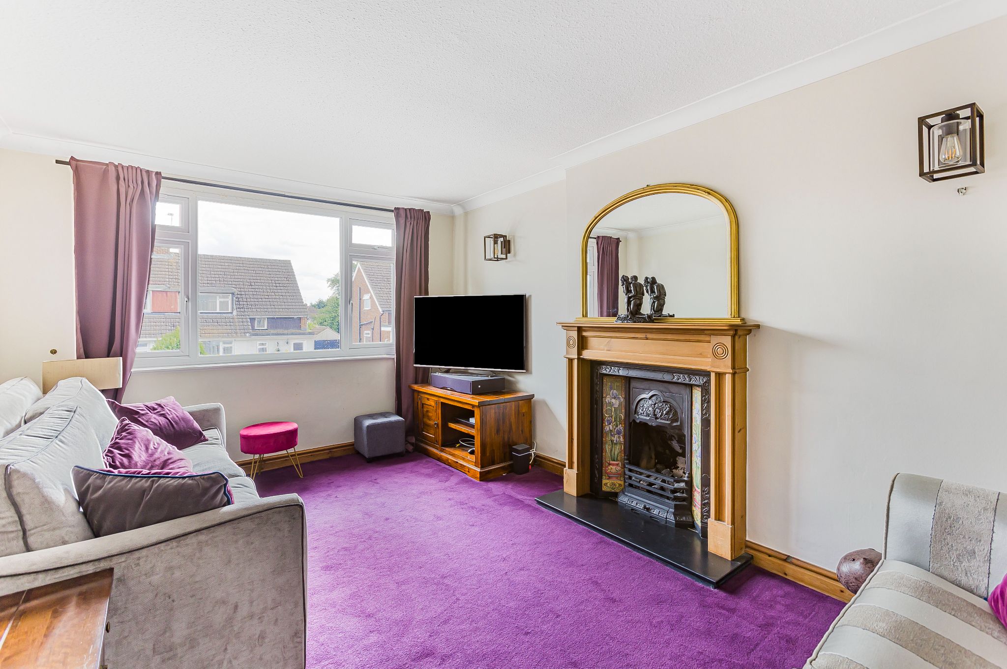 3 bedroom semi-detached house For Sale in Potters Bar - Photograph 12